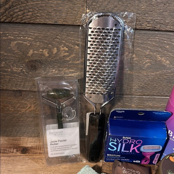 SET of Beauty and Grooming Essentials 8 items for a Soothing Spa Day at Home NWT - Picture 6 of 8